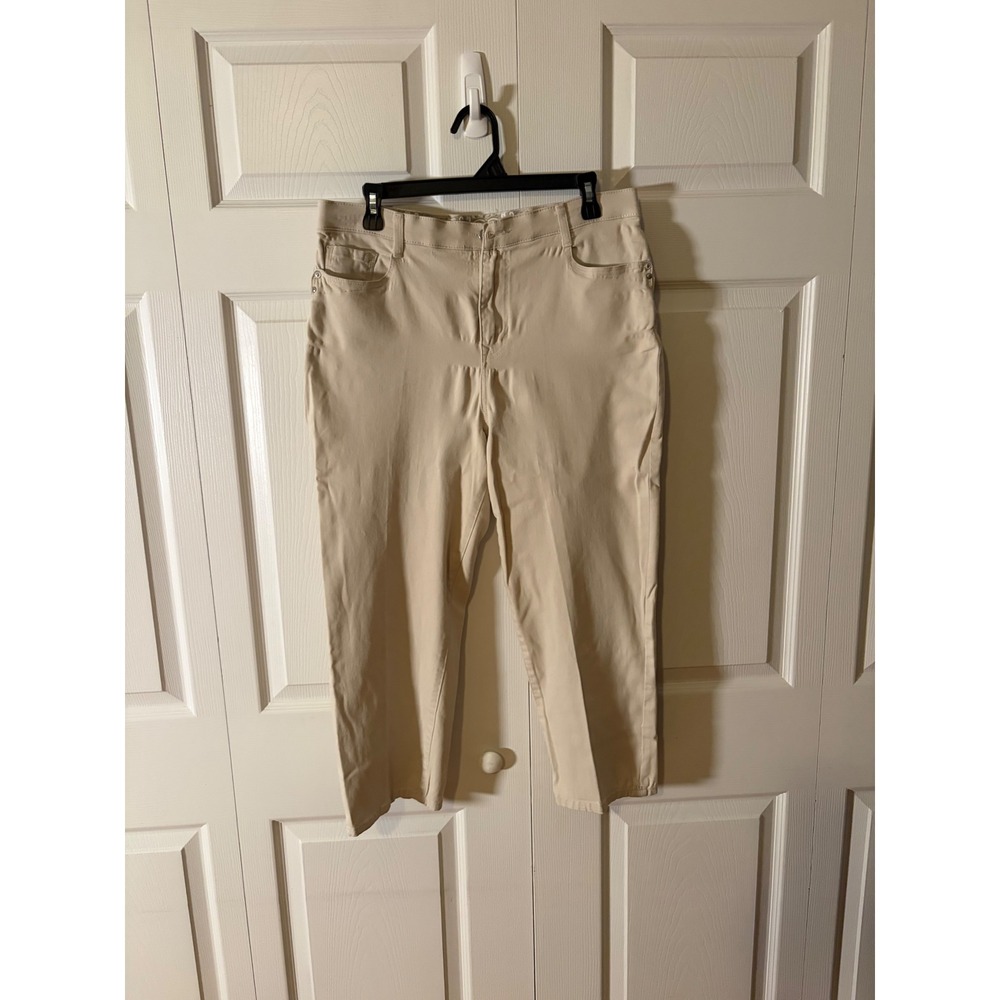Gloria Vanderbilt Amanda Beige Khaki Capri Pants Women 12 Rhinestone Embellished